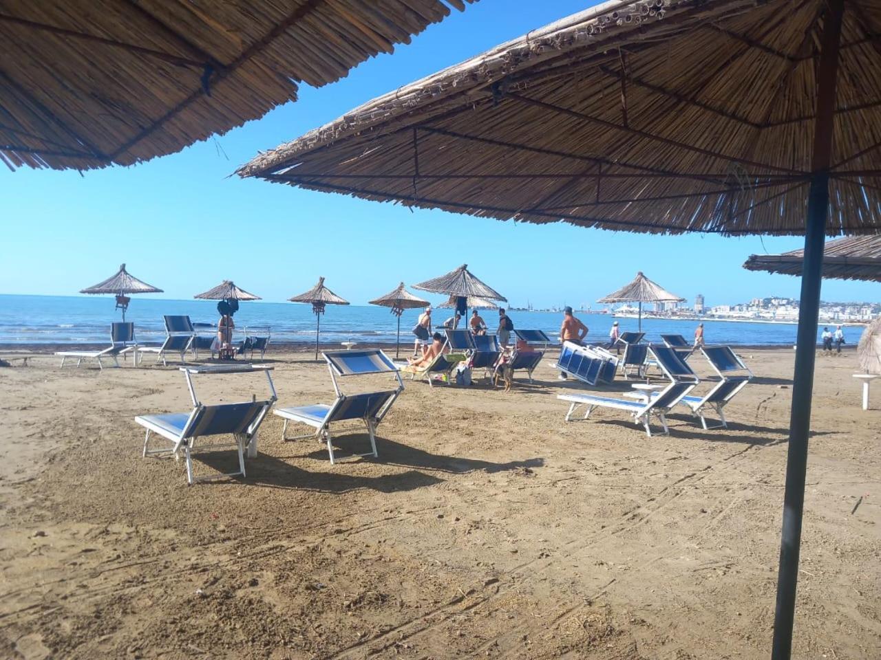 Amaris Apartment Durres Bagian luar foto